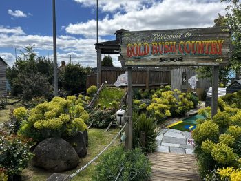 gold rush mini golf