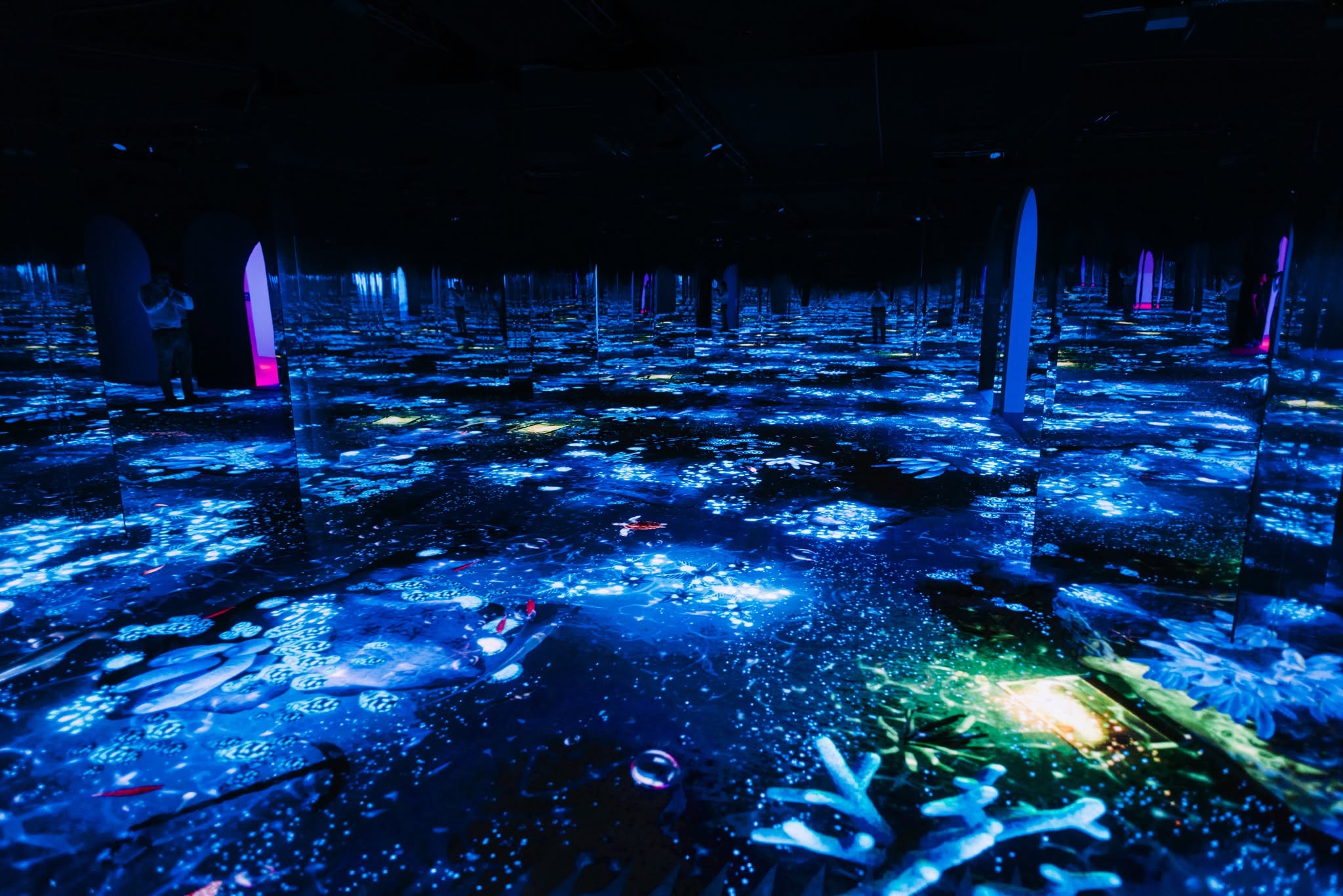 Bubble Planet infinity room