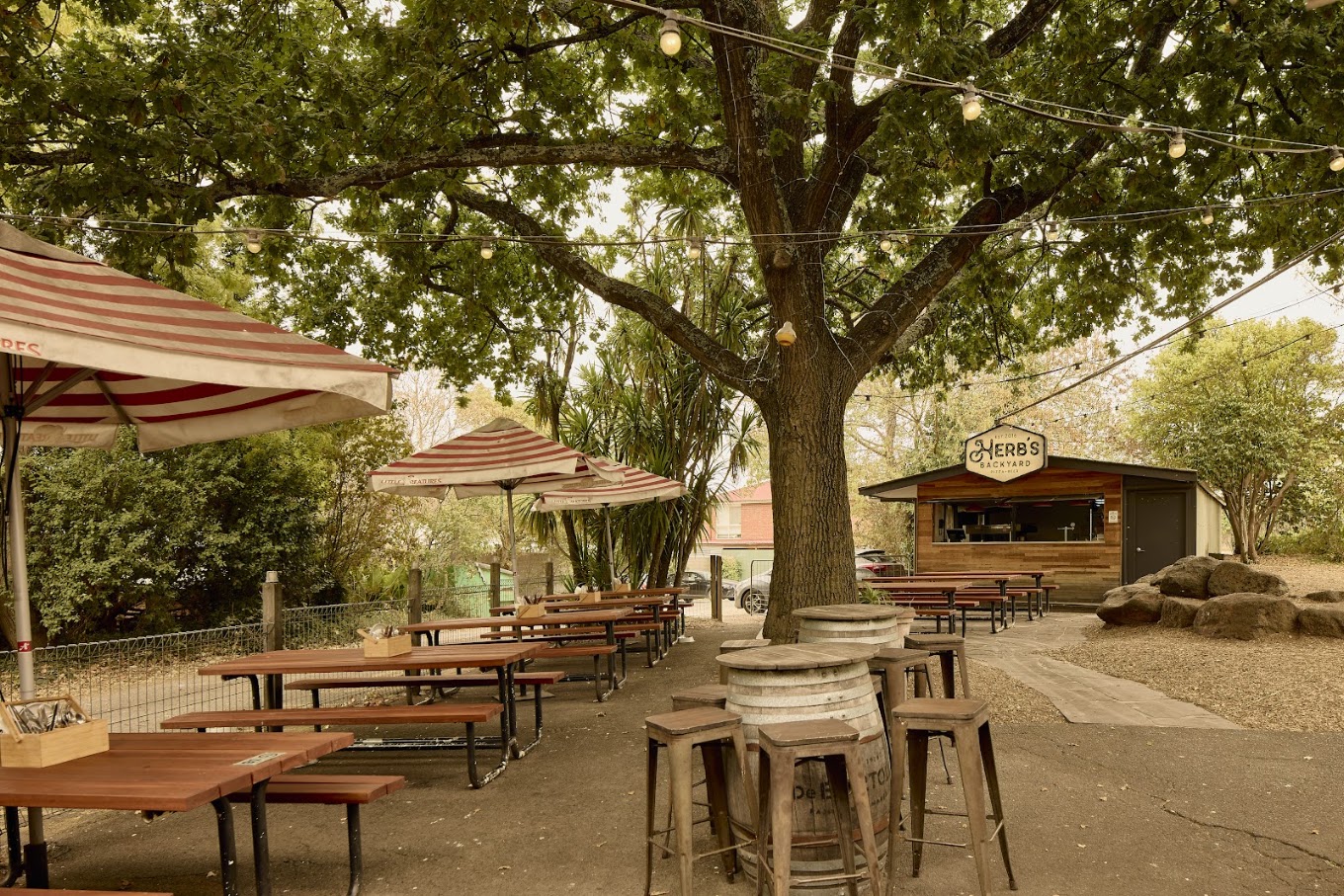 Yarra Valley Grand Hotel outside beer garde3n