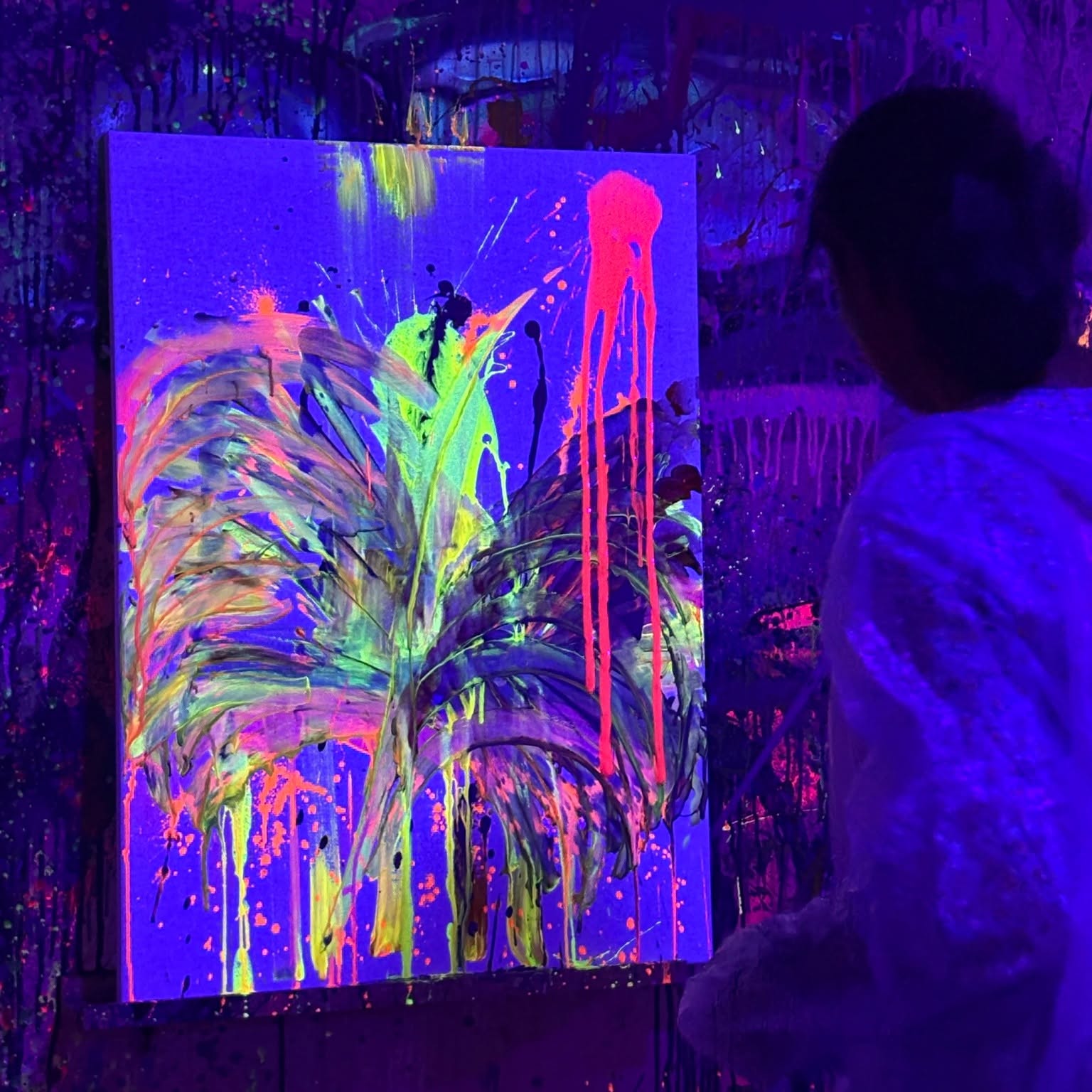 paint in the dark uv