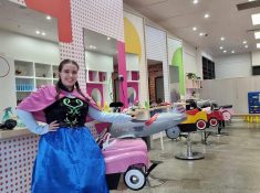princess cutting hair